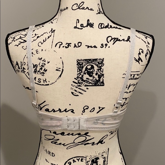 LIKE NEW!  VS Bra - Picture 3 of 6